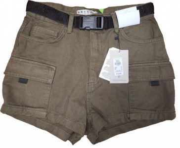 Olivno zelene kratke hlače s pasom M