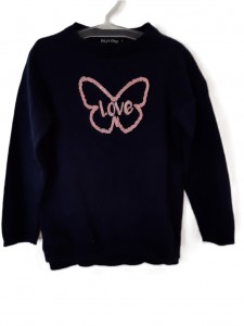 Temno moder pulover z metulčkom iz perlic 5-6 L