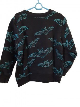 Fantovski črn pulover z netopirji 5-6 L