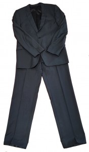 Črna moška elegantna obleka (hlače na rob in suknjič) L