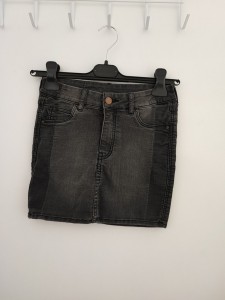 Temno sivo oprijeto jeans krilo XS