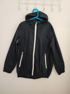 Modra lahka jakna s kapuco 11-12 L