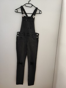 Temno sive jeans hlače na naramnice 13-14 L