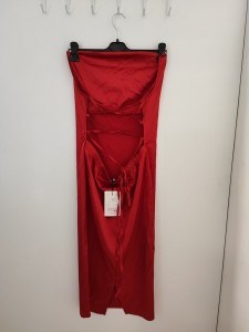 Rdeča dolga oprijeta obleka na naramnice M/L