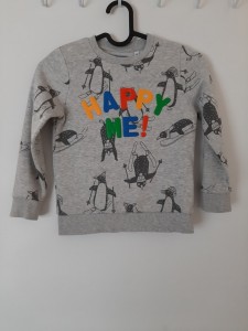 Siv pisan pulover z napisom in pingvinčki 5-6 L