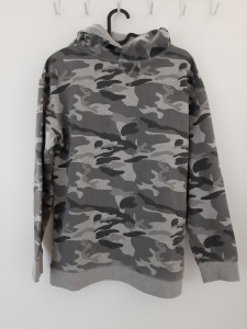 Siv pulover v vojaškem videzu s kapuco 13-14 L