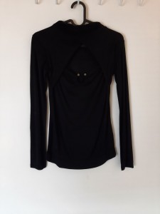 Črna majica z dekoltejem XS