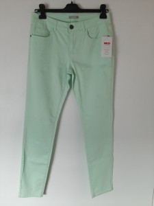 Svetlo zelene dolge hlače nove z etiketo S