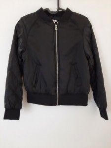 Črna prehodna jakna s srebrno zadrgo 12-13 L