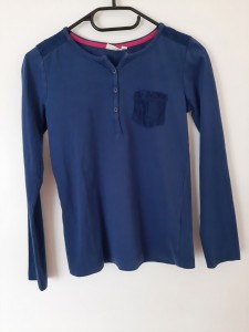 Modra majica s čipkastim žepom 10-11 L