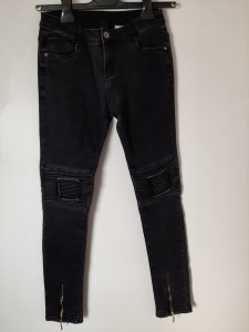 Dekliške črne hlače z delno zadrgo na hlačnicah 13-14 L