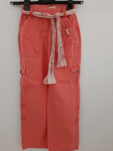 Dekliške roza hlače z žepi na strani hlačnic 8-9 L
