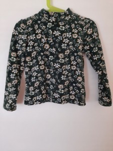 Zelen pulover pol puli z rožicami 5-6 L