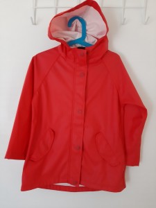 Rdeča dežna jakna 5-7 L