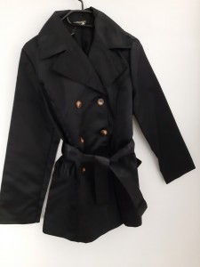 Črna prehodna jakna s pasom in gumbi M/L