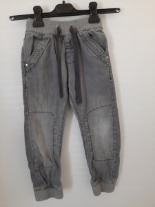 Fantovske sive hlače z vrvico v pasu 5-6 L