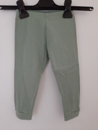 Zelene hlače z rebrastim vzorcem 18-24 M