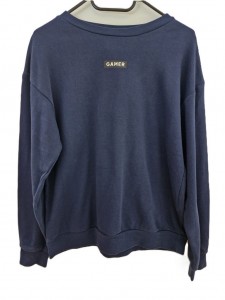 Fantovski moder pulover z napisom 13-14 L