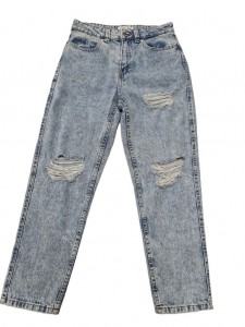Ženske jeans hlače z raztrganim delom M