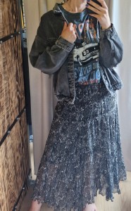 Ženska jeans siva raztrgana jakna L