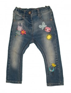 Jeans hlače z našitki in vezenino 9-12 M