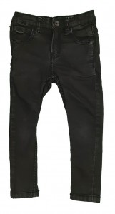 Črne jeans hlače z regulacijo 4-5 L