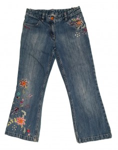 Modre jeans hlače z vezeninami in regulacijo 7-8 L